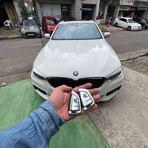 [판매] BMW 1~7시리즈 & X시리즈 전차종 자동차키를 G바디 디스플레이키만 남은 상태 → 칼키 2개 제작 + PKE 근접도어 작동까지 스마트하게 복원 완료