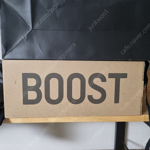 아디다스 이지부스트 350 클라우드화이트 280사이즈