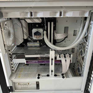 라이젠 5800x + 3080ti 화이트 컨셉 본체 팝니다