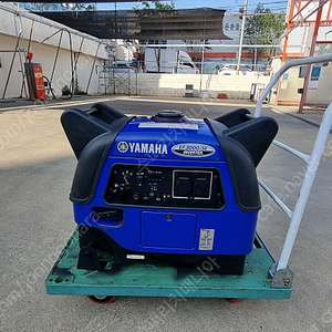 야마하(4행정) EF-3000iSE 인버터 3KW 무소음(저소음) 발전기 팝니다.