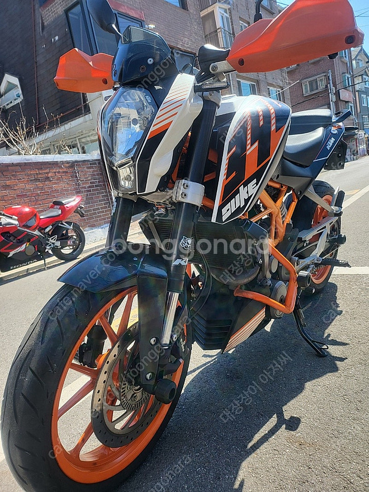 년식대비 키로수적은 KTM DUKE390 팔아봅니다.--0