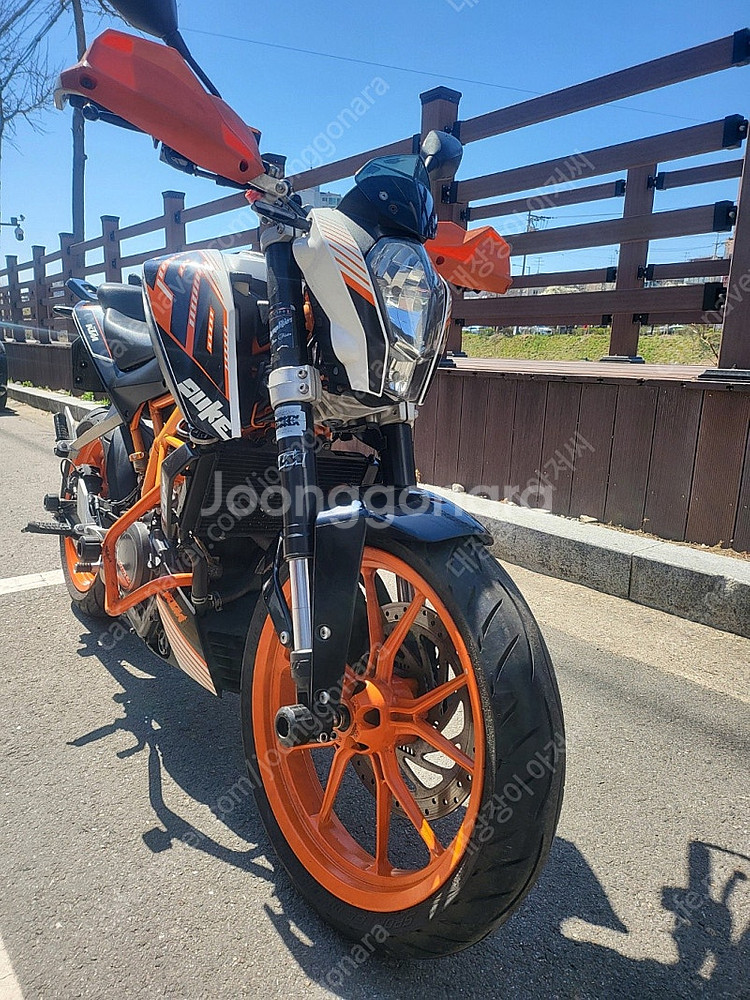 년식대비 키로수적은 KTM DUKE390 팔아봅니다.--1