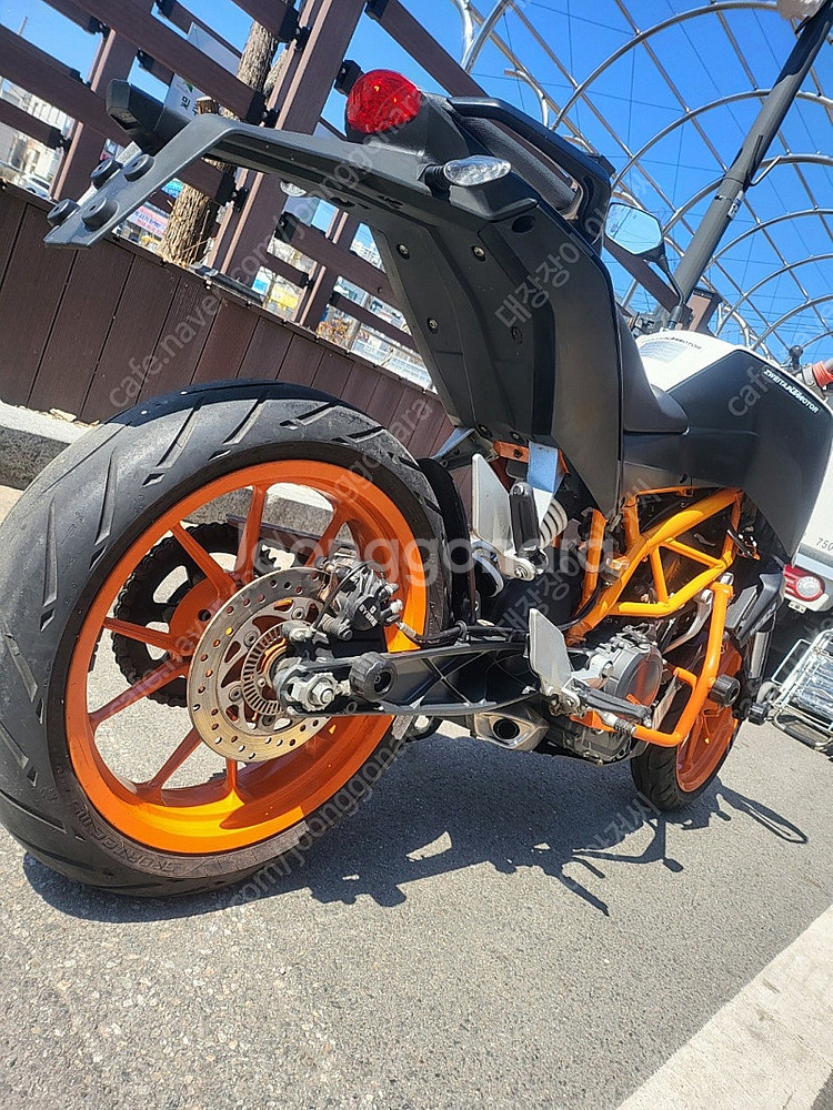 년식대비 키로수적은 KTM DUKE390 팔아봅니다.--3