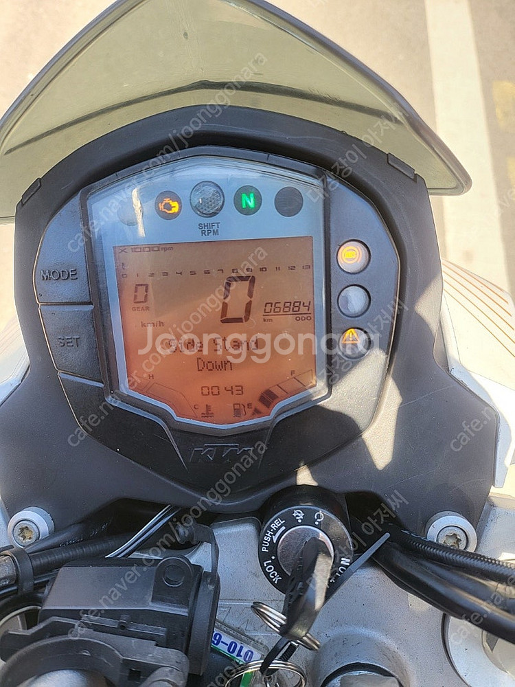 년식대비 키로수적은 KTM DUKE390 팔아봅니다.--7