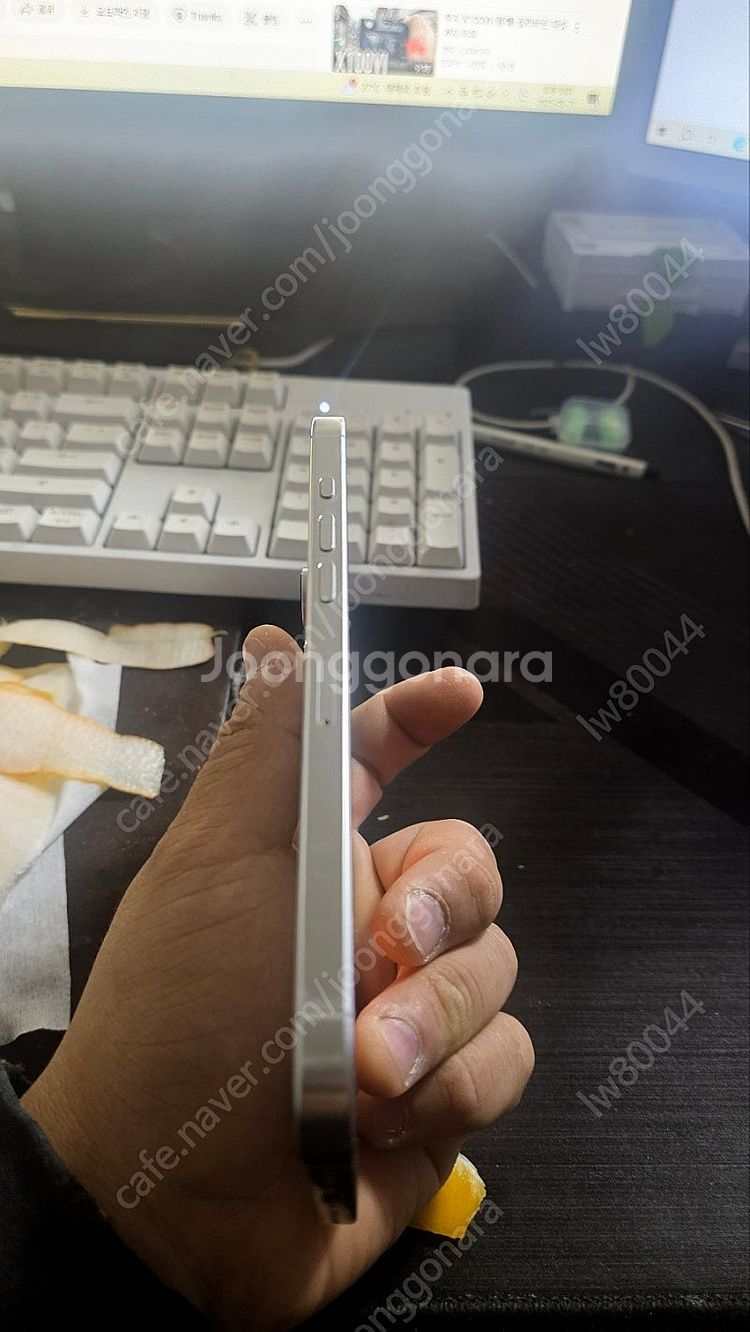 아이폰 16프로맥스 256g 애플케어 261128 팝니...--1