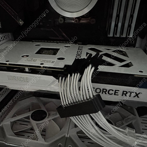 이엠텍 지포스 RTX 4060ti MIRACLE WHITE D6 8GB 팝니다.