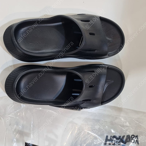 [크림구매]호카 슬리퍼 250 판매 합니다. Hoka Ora Recovery Slide 3 Black