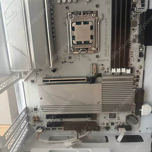 7800X3D,b650어엘,4070샤 갤화이트, 시소닉 파워 화이트 에디션 팝니다.