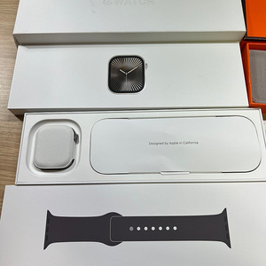 애플워치 10 내추럴 티타늄 42mm 풀박스 +애케플 팝니다.