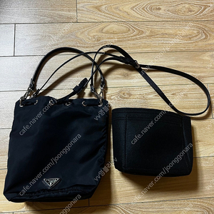 프라다 포코노파우치