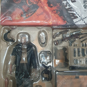 (가격인하) 프레젠트토이 12인치 매드맥스 톰 하디 팝니다. present toys 1/6 핫토이x