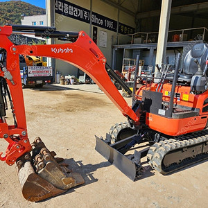 구보다 U17 2019년식 트랙신품 버켓3종 1.7톤급 미니 중고굴삭기 미니017