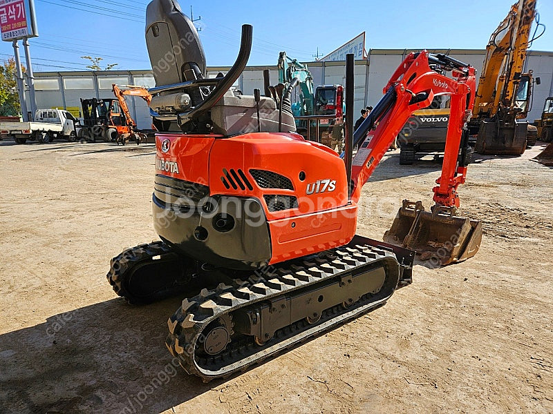 구보다 U17 2019년식 트랙신품 버켓3종 1.7톤급 미니 중고굴삭기 미니017--3