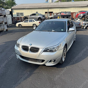 BMW E60 520D 후기형 부품차 각개합니다 뒷범퍼,휀다,본네트,그릴,문짝,ABS,ECU,TCU,사이드미러,데후,시트,트렁크,헤드라이트,led후미등,M패키지 19인치휠,M핸들