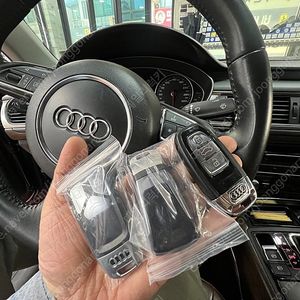 아우디 A4, A5, A6, A7, Q3, Q5, Q7, Q8 다양한 연식 자동차키 올키 분실시 긴급 출동 키복사 신형키 제작 스페어키 예비키 여분키로 신형 스마트키 추가 구매 가