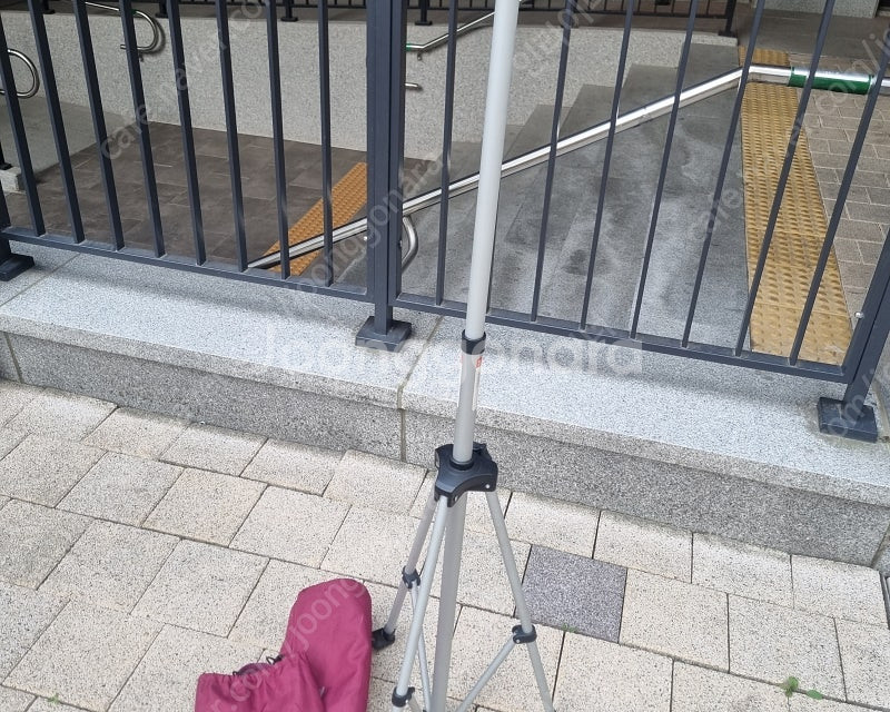 마운틴이퀍먼트 캠핑 랜턴 거치대 입니다.--0
