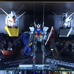 1/20 퍼스트 건담 흉상 일반판 Display Case 와 피규어 판매 합니다. (미개봉) 가격 조정