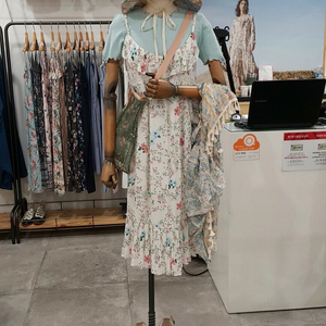 무배 새상품 S, M 레이어드용 슬리브리스 원피스 써스데이아일랜드