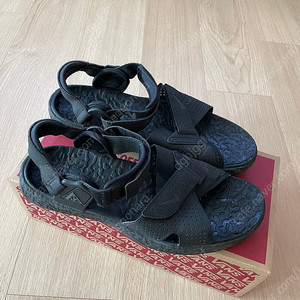 나이키 ACG 샌들 300