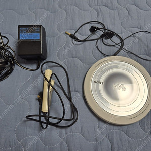 SONY 워크맨 CDP D-EJ855 WHITE 색상 정상작동품 판매합니다.