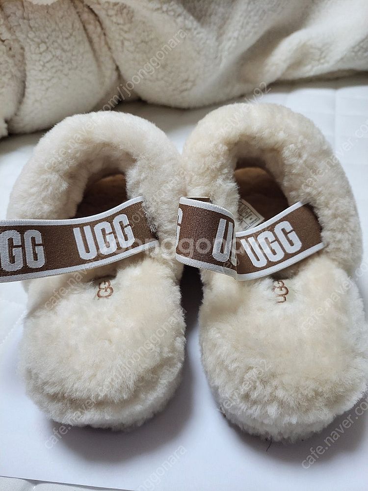 UGG 슬리퍼 240--2