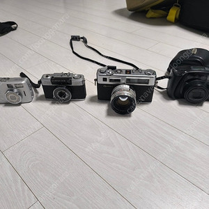 구형 필름카메라 부품용으로 팝니다.