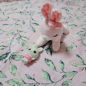 러빗베이비 쵸쵸와꿈꾸는바니 토끼인형 토끼피규어 실바니안 재질. 옷 탈착가능.