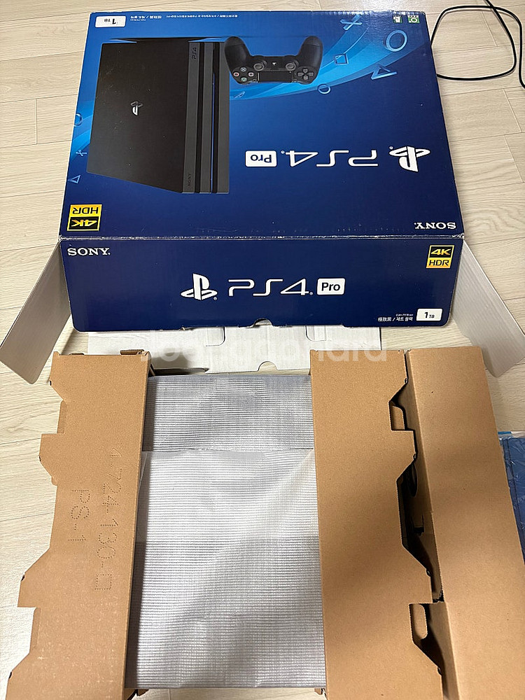 ps4프로 1TB 팝니다--0