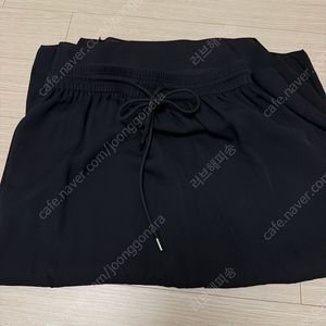 띠어리 실크 밴딩 스커트 블랙 s사이즈 운포6판매해요