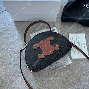 셀린느 CELINE 하프문백 크로스백 풀구성 이너백포함