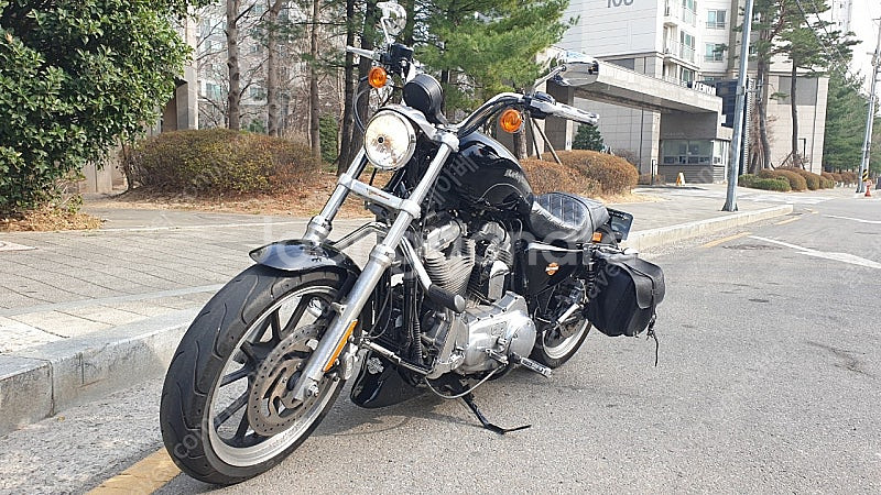 할리데이비슨 883슈퍼로우--0