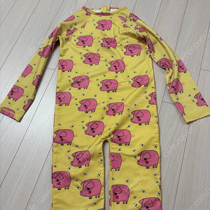 휴고러브스티키 래쉬가드 수영복 8T 사이즈입니다