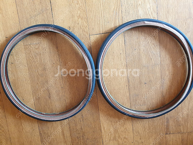 20인치406사이즈1.35 이노바타이어(innova) 최대공기압85psi 타이어 2개(무주행)팝니다--0