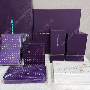 스타벅스 BTS 타탄 체크파우치 스타벅스 BTS 퍼플베어리 카드 스타벅스 BTS 퍼플 테슬 키체인 스타벅스 BTS 본차이나 머그 스타벅스 BTS 리얼 골드스타 글라스