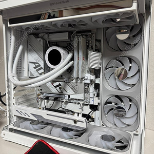 9800X3D 고성능 게이밍 PC 반본체 판매합니다.