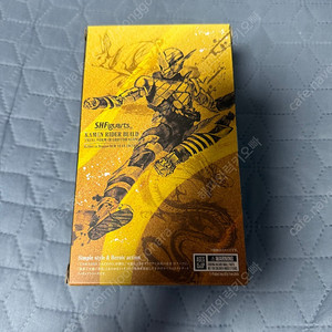 S.H.피규아트 가면라이더 빌드 트라이얼 폼 (래빗드래곤) Rabbit to Dragon NEW YEAR EDITION [타마시이 한정] 팝니다