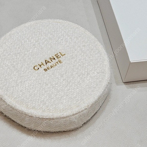 샤넬 홀리데이 트위드 원형 파우치 새상품