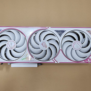 colorful RTX 5070 ULTRA OC White D7 12GB