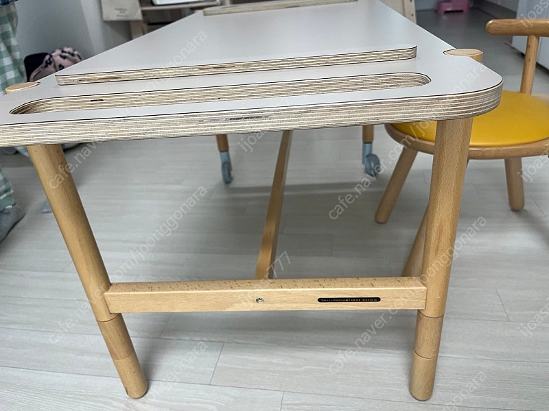 Smld 책상의자, Lakeshore전면책장 이미지