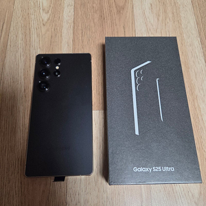 갤럭시 S25 울트라 512GB 자급제 제트 블랙 새제품급 팝니다