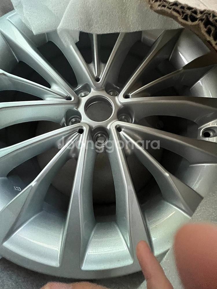 bmw 520d 럭셔리 정품 18인치 휠 하나팝니다.새...--3