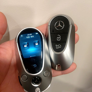 벤츠 GLA·GLC·GLE·GLS·G바겐 전연식 대상 구형 스마트키를 LCD 디지털 디스플레이키 교체 튜닝 제조사 전용 로고 맞춤형 제작 스페어키 여분키로 추가 구매 가능