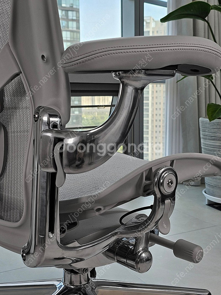 허먼밀러 에어론CD 미네랄 의자 C사이즈--1