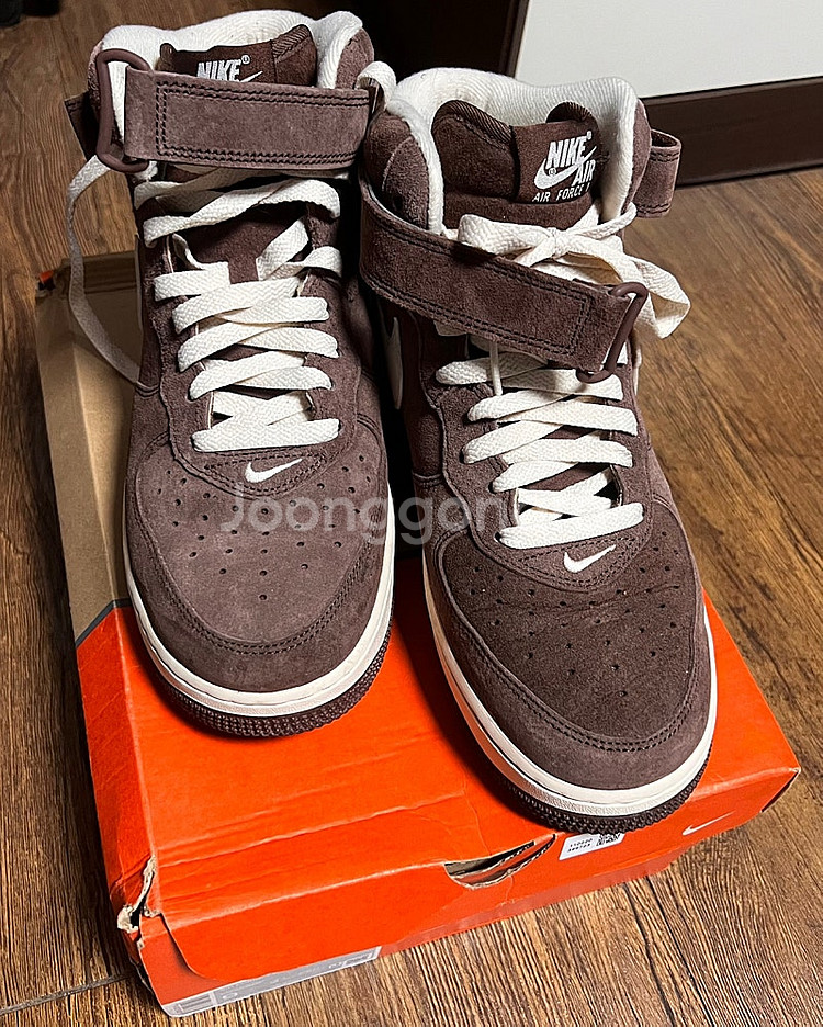 나이키 에어포스1 07 미드 초콜릿스웨이드270 제품 판매합니다--0