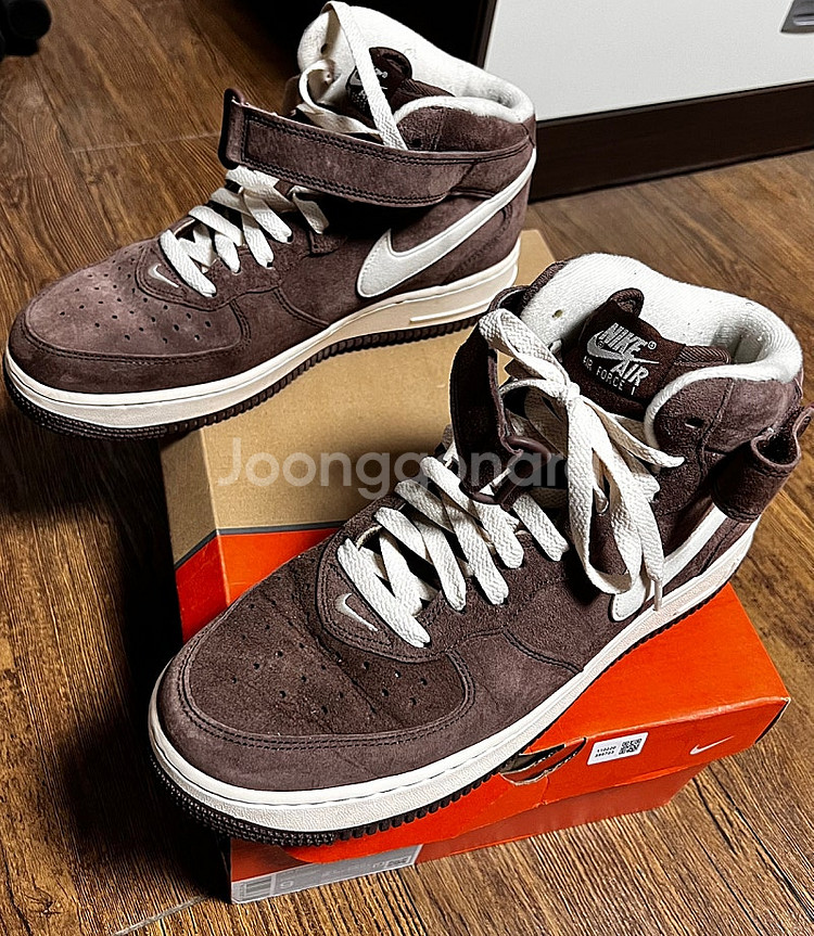 나이키 에어포스1 07 미드 초콜릿스웨이드270 제품 판매합니다--3