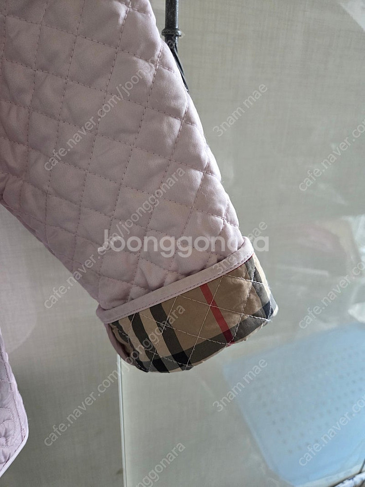 버버리키즈 6y 모노그램 퀼팅 누빔 점퍼 핑크--2