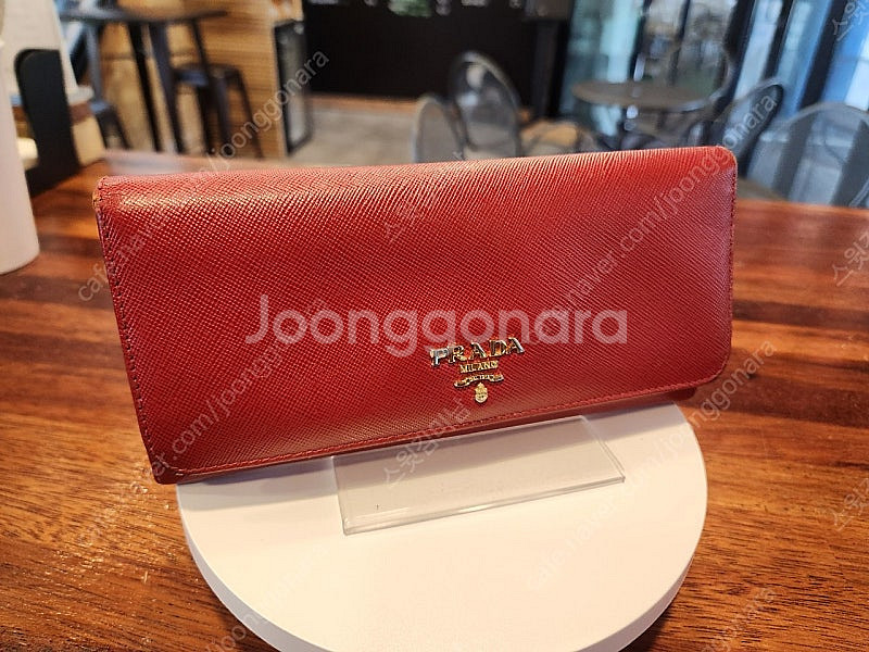 정품 프라다 사피아노 장지갑 빨간색이에요.--0