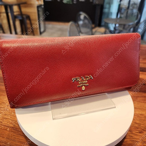 정품 프라다 사피아노 장지갑 빨간색이에요.