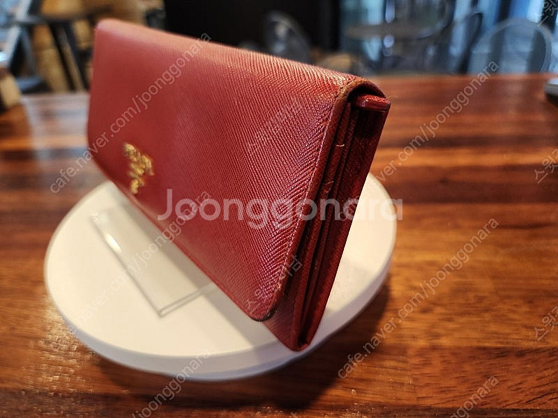 정품 프라다 사피아노 장지갑 빨간색이에요.--2