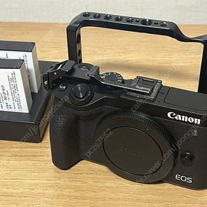 캐논 EOS m6 mark2 본체, 나머진 그냥 드립니다!